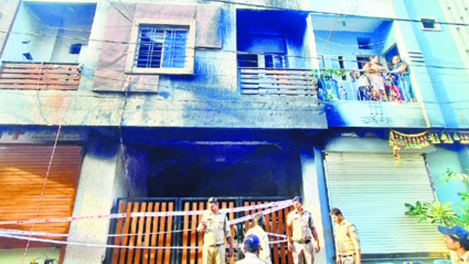 Indore: Their own house was being built, so the couple had taken a flat on rent, the stock market trader also came two days ago to stay