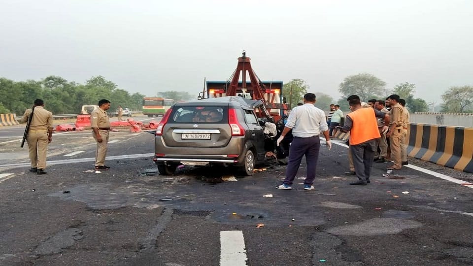 Road accident in Mathura: Car collided with unknown vehicle on Yamuna Expressway, seven died on the spot