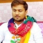 मंत्री महेश जोशी के साथ रोहित जोशी।