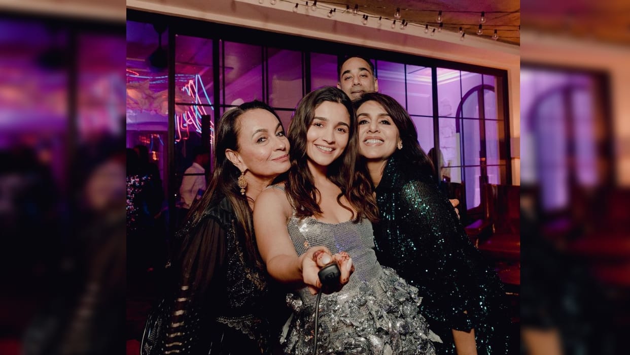 mothers day 2022 Alia Bhatt wishes beautiful mothers Soni Razdan & Neetu Kapoor with a happy unseen snap