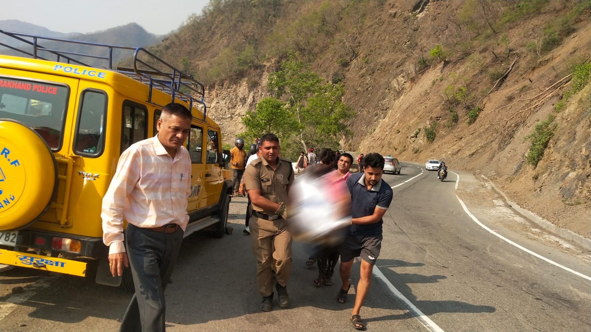 Accident in rishikesh badrinath highway, Car fell into ditch near Totaghati, five people died, See Photos