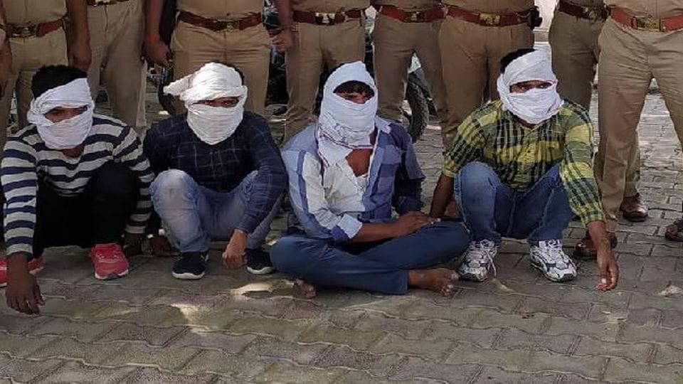 Four arrested for murder and robbery of businessman wife and daughter in Bah agra crime news