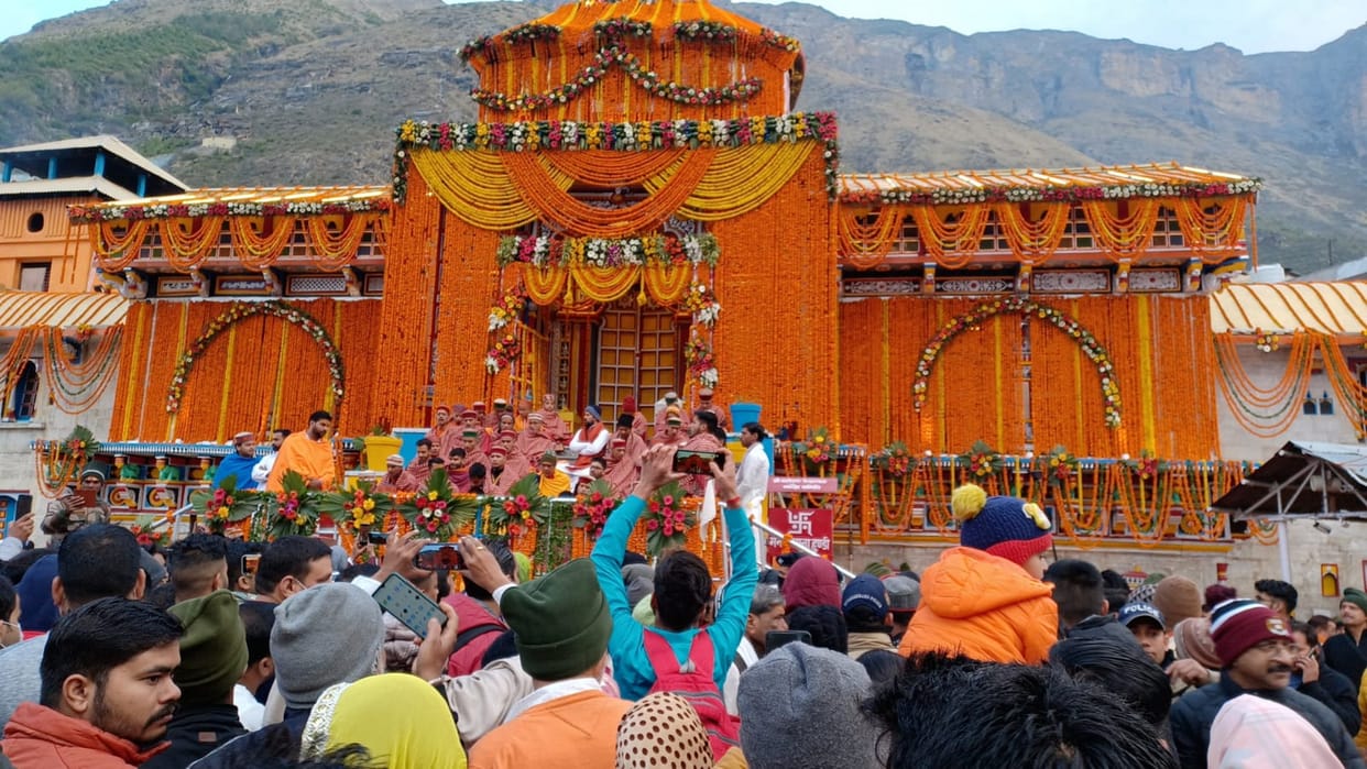 Badrinath Temple Kapat Open Today For Darshan News in Hindi