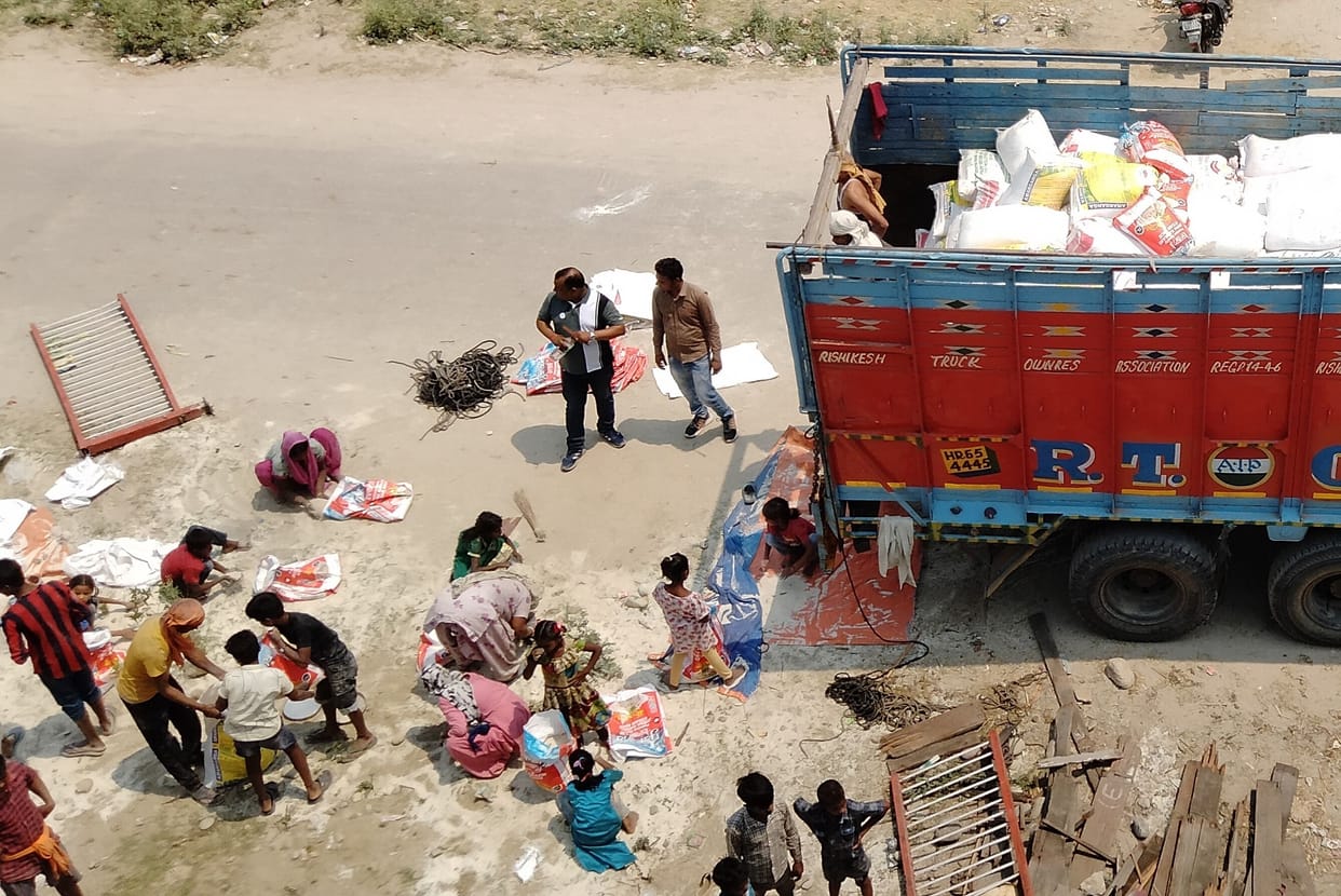 A truck full of government rice was going from Rudrapur to Rishikesh