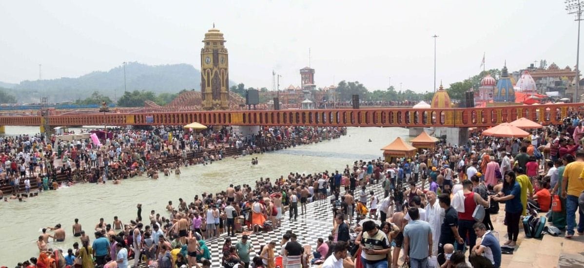 Lakhs of devotees took a dip of faith on Ganga Saptami