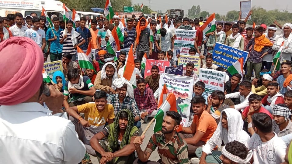 protest in haryana due to non-recruitment of army