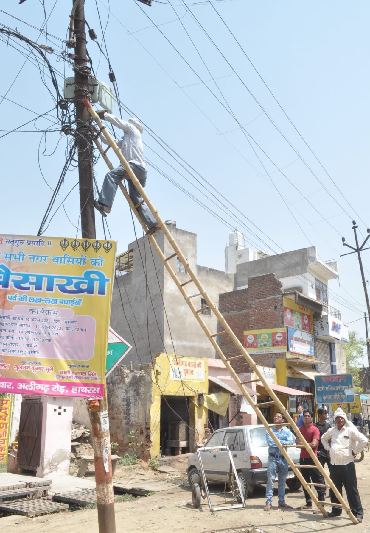 Hathras: Electricity stalled due to transformer failure and line fault