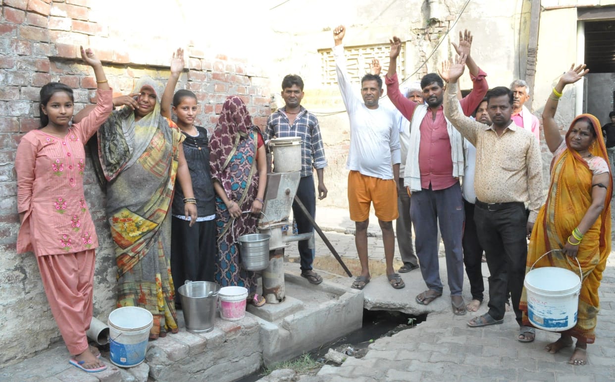 Hathras: Residents of Gijrauli demonstrated against the water shortage