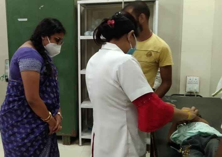 Kanpur Dehat : DM and CDO got doctor at home, relative found in district hospital's rest room