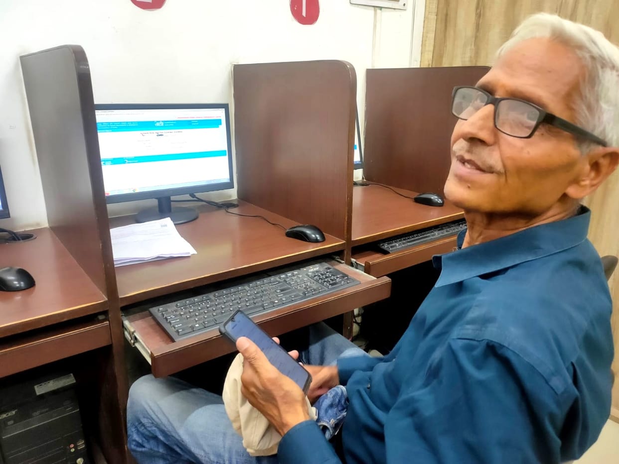 Reached Kanpur at the age of 70 to appear for driving license exam