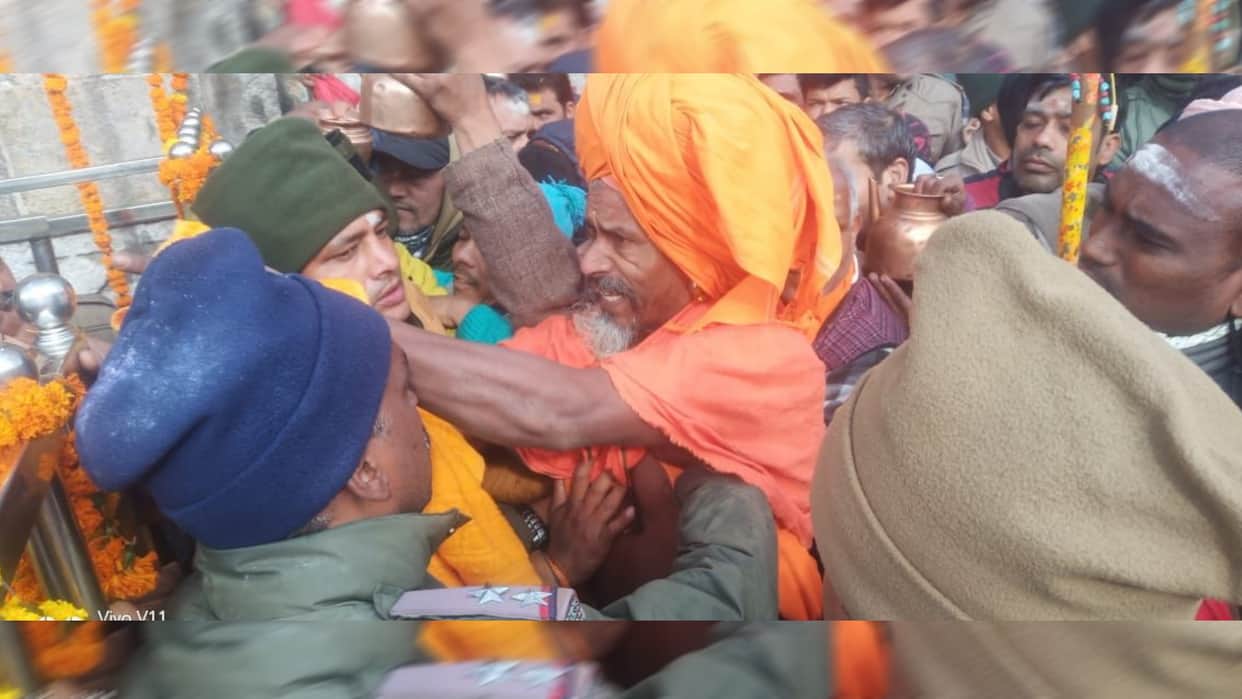 Chardham Yatra, police scuffle with devotees in Kedarnath Dham, angry devotees returned