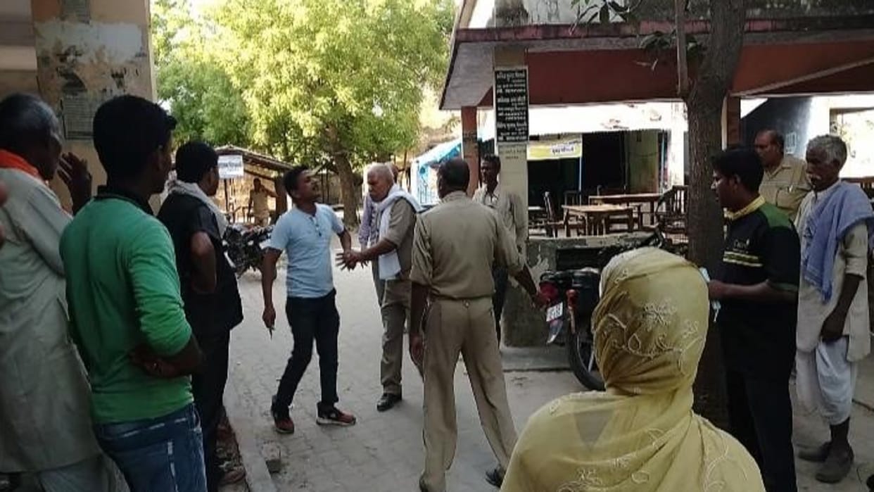 Two youths clashed with PRD jawan who fell on demanding five hundred rupees
