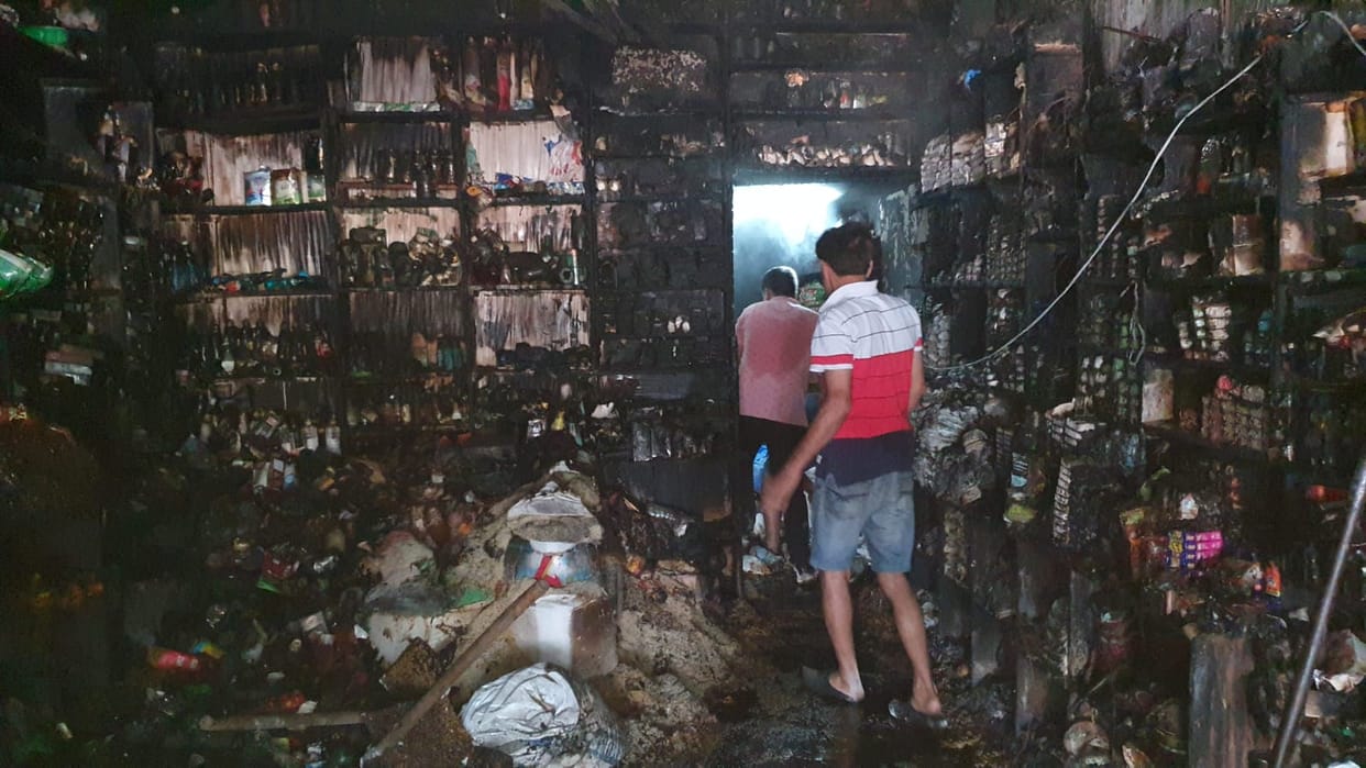 Fire in grocery store, loss of lakhs