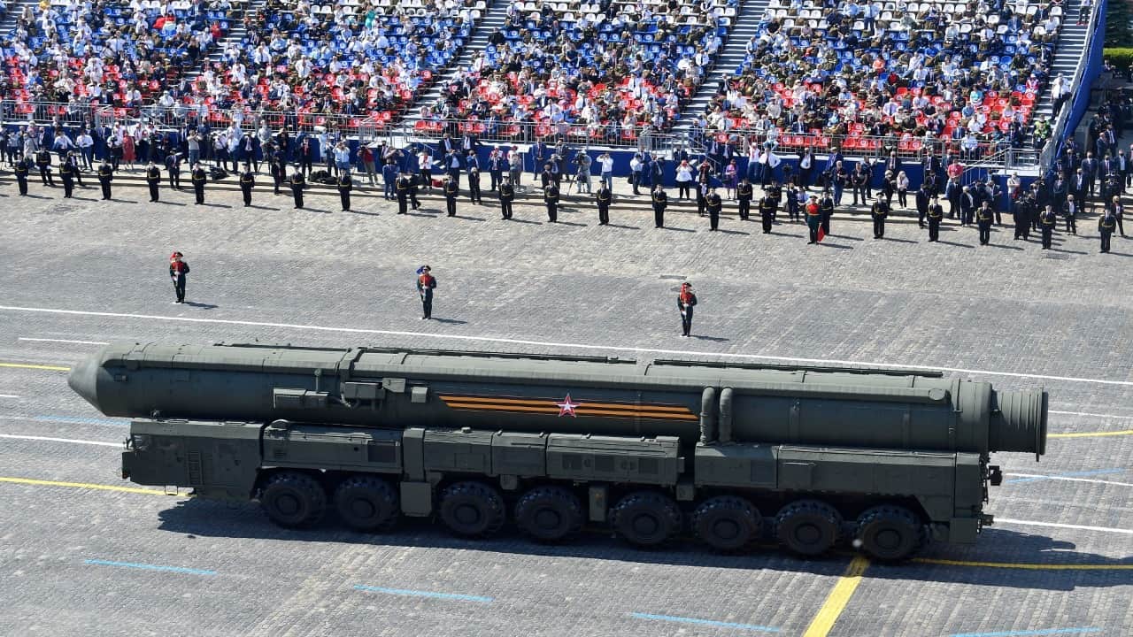 73rd day of war: Russia gave stern warning to West by displaying thermonuclear missiles in rehearsal parade of Victory Day, America also ready for new restrictions