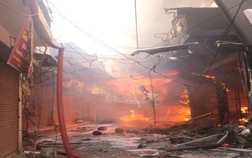 Fire broke out in three-storey showroom, goods worth lakhs burnt