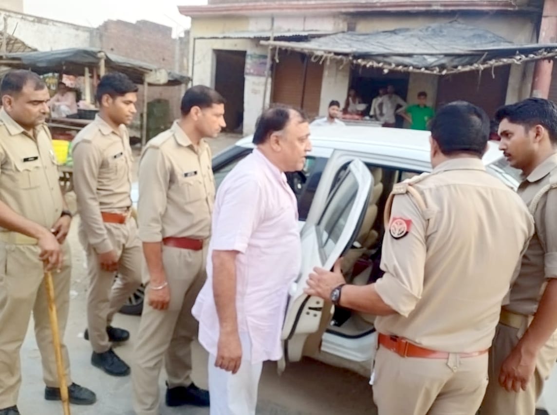 Police caught 40 kg of silver from the car, the team of Commercial Tax Department will investigate