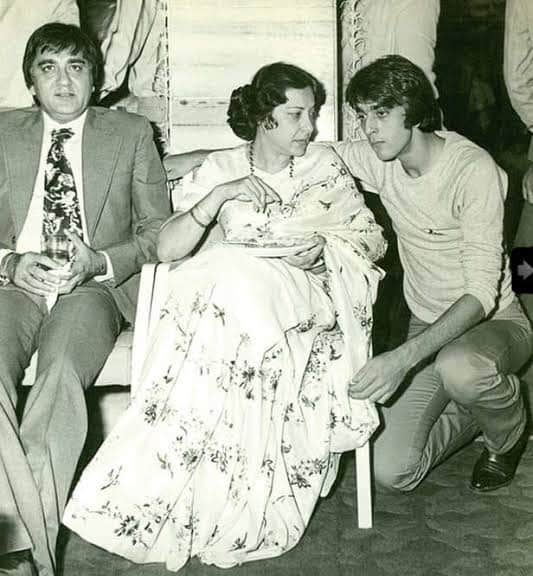 Mother's Day 2022: Sanjay Dutt remembers his mother nargis on mothers day shared a old picture with emotional note