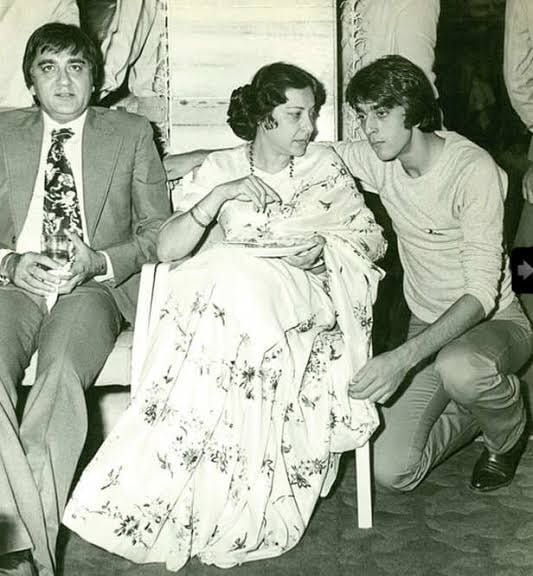 Mother's Day 2022: Sanjay Dutt remembers his mother nargis on mothers day shared a old picture with emotional note