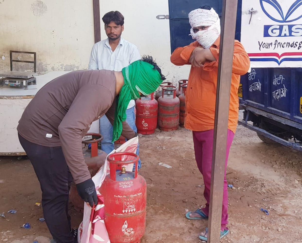Cylinder becoming costlier by Rs 50 again spoiled the budget