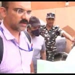 मुंबई पुलिस ने सलीम फ्रूट को हिरासत में लिया।