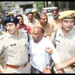 गाजियाबाद में शख्स ने कलेक्ट्रेट में किया आत्मदाह का प्रयास