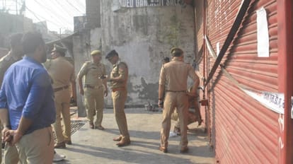 young man committed suicide in Rampur, few days ago there was clash with his wife