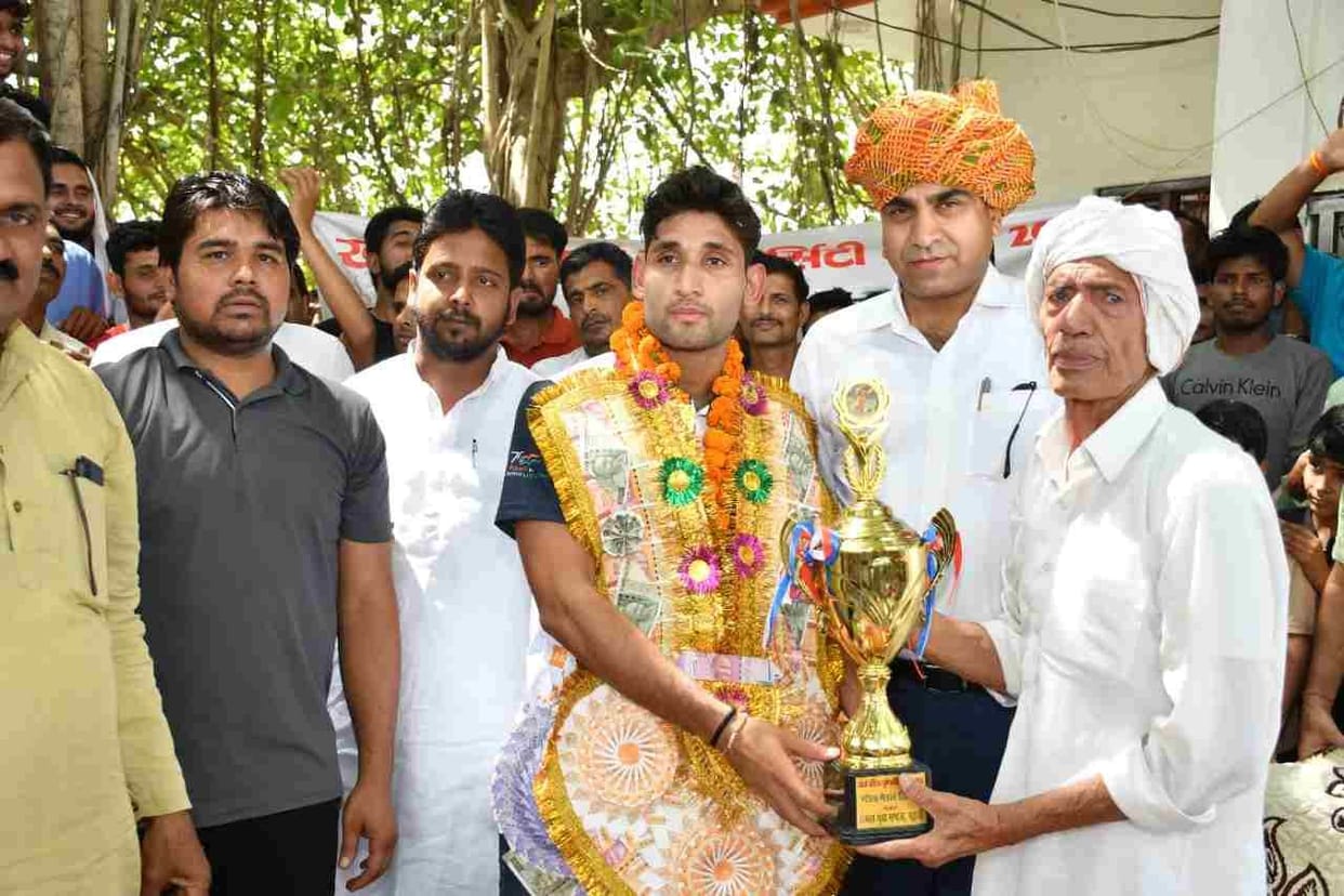 DC honored gold medalist Ashish Badesara