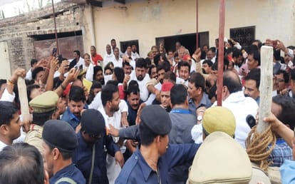 Samajwadi party national president akhilesh yadav will meet the victims family in chandauli today