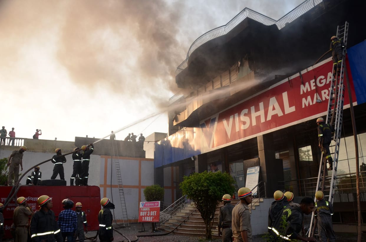 Fire in Vishal Mega Mart store