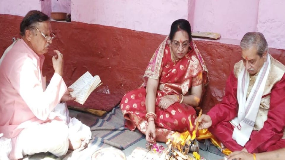 agra 80-year-old former deputy commissioner got married 70-year-old former principal of mumbai