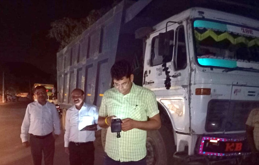 14 overloaded and caught without Ravana vehicle by raiding