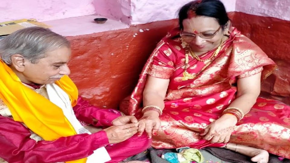 agra 80-year-old former deputy commissioner got married 70-year-old former principal of mumbai