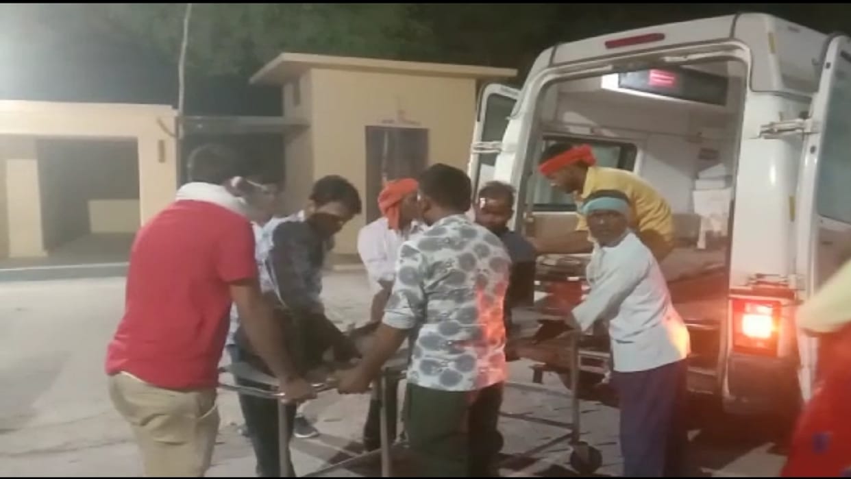 Chandauli: Tractor and bike collide near Bhojpura railway crossing groom uncle killed