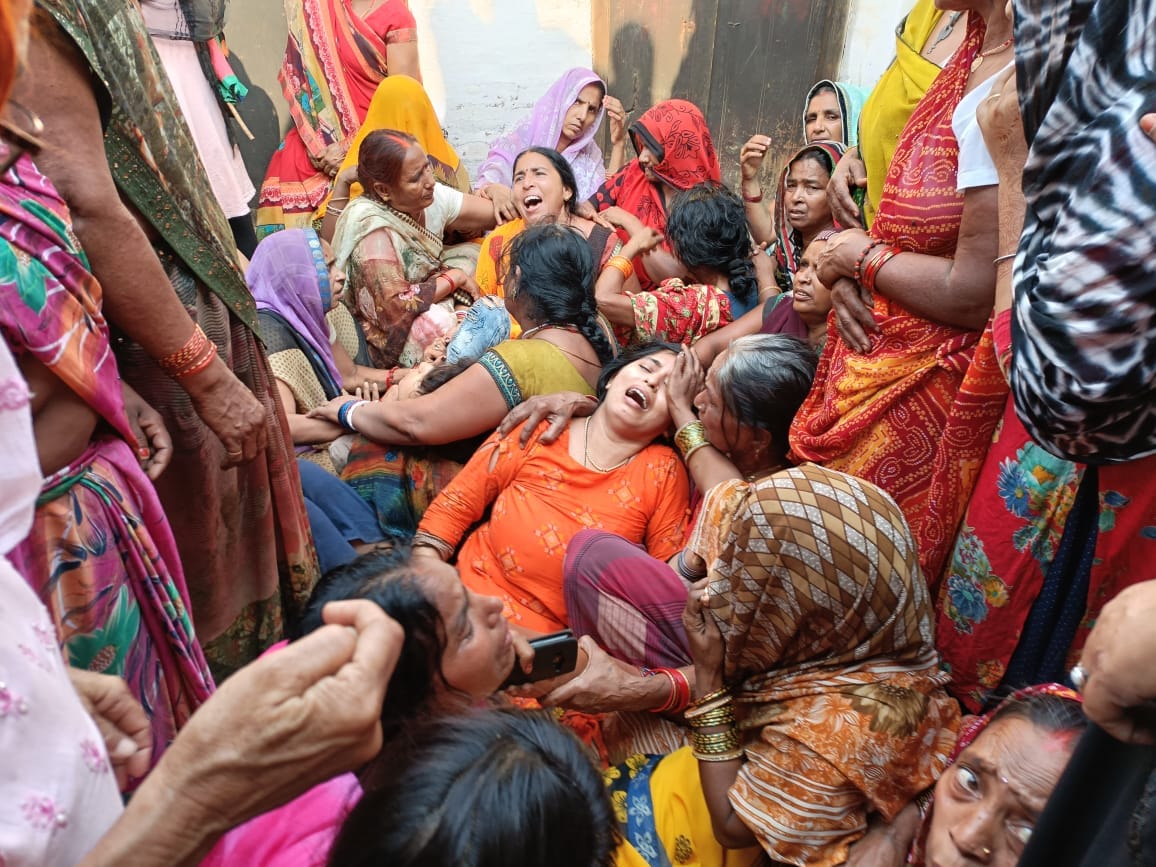 Death due to drowning in Ganga Family stunned by death of two brothers in Ghazipu