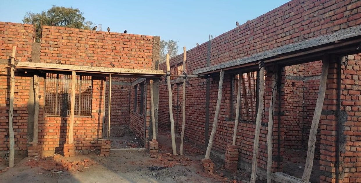 Hathras: 120 Panchayat buildings incomplete in the district, CDO expressed displeasure