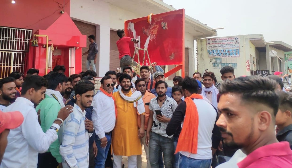 Hathras: Police-PAC stationed in Kumhrai after painting dispute, case registered