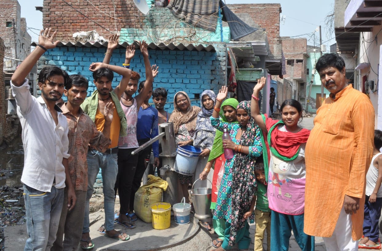 Hathras: Residents of ward number 16 facing water crisis demonstrated