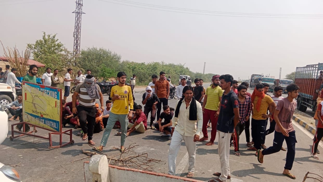 Highway jam done for army recruitment