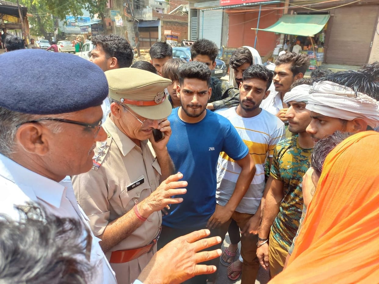 Angry youth jammed due to non-recruitment of army