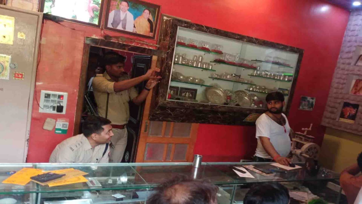 Jalaun: One crore stolen from jewellery shop