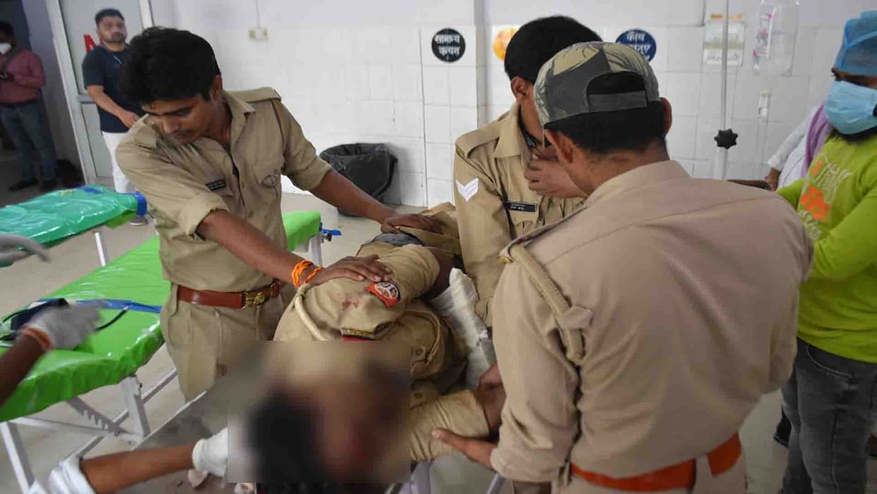 Etawah: Auto collides with Inspector's bike, condition critical