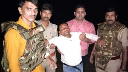 पुलिस की गिरफ्त में आरोपी।