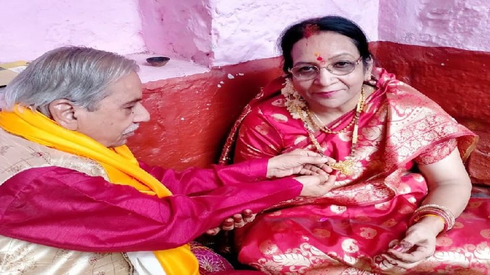 agra 80-year-old former deputy commissioner got married 70-year-old former principal of mumbai