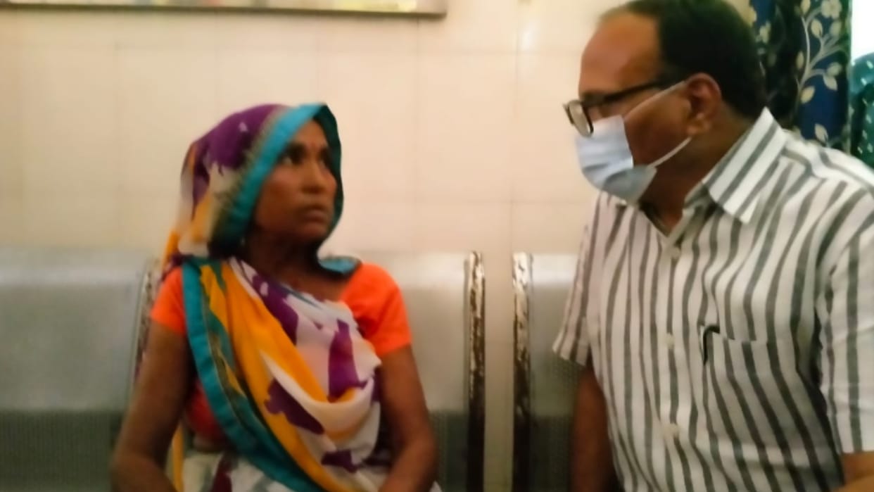 Raebareli: Deputy CM Brijesh Pathak suddenly reached Community Health Center, reprimanded the mess, gave a stern warning