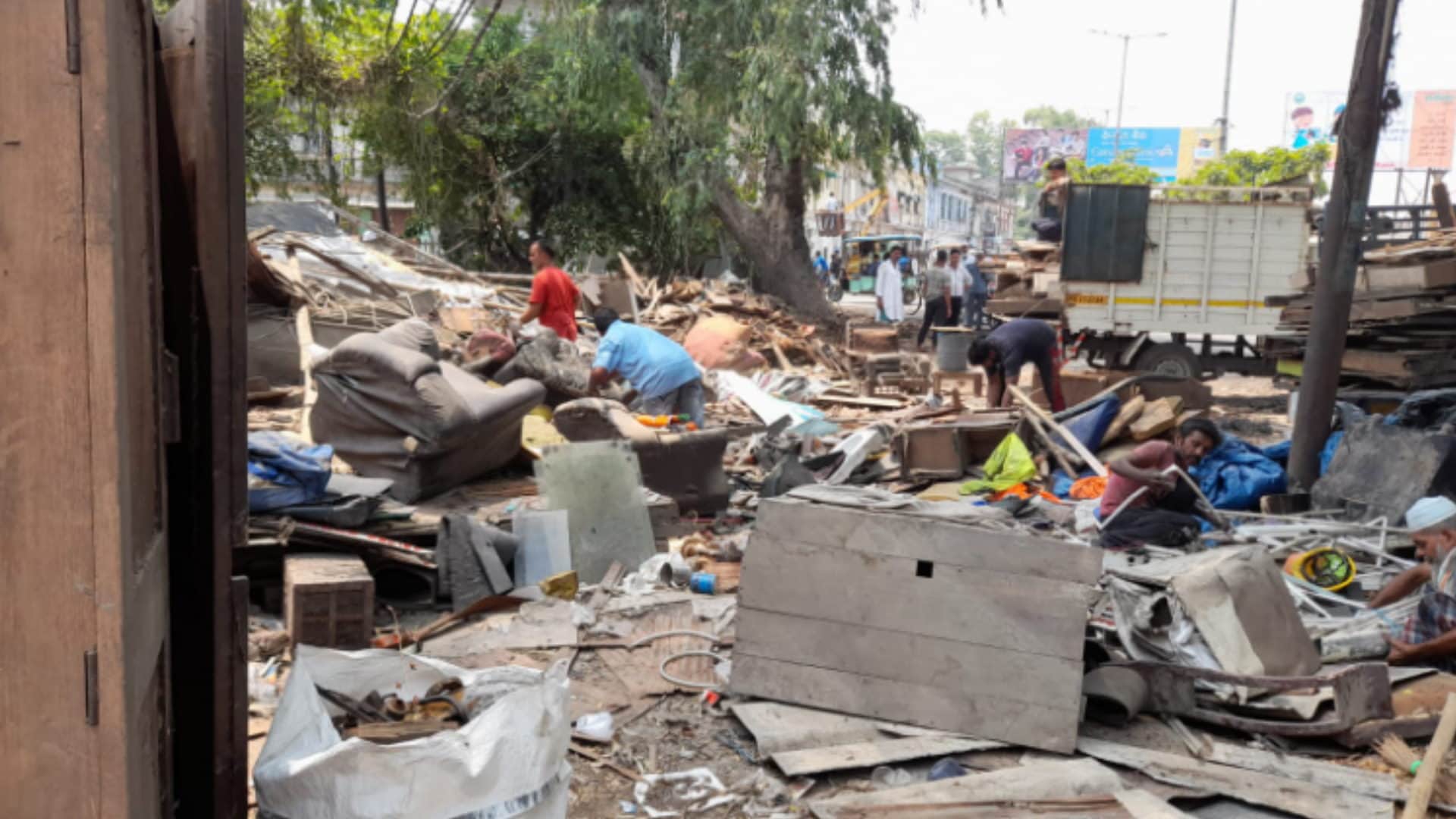 UP News: Illegal colonies and shops have destroyed before the visit of cm yogi