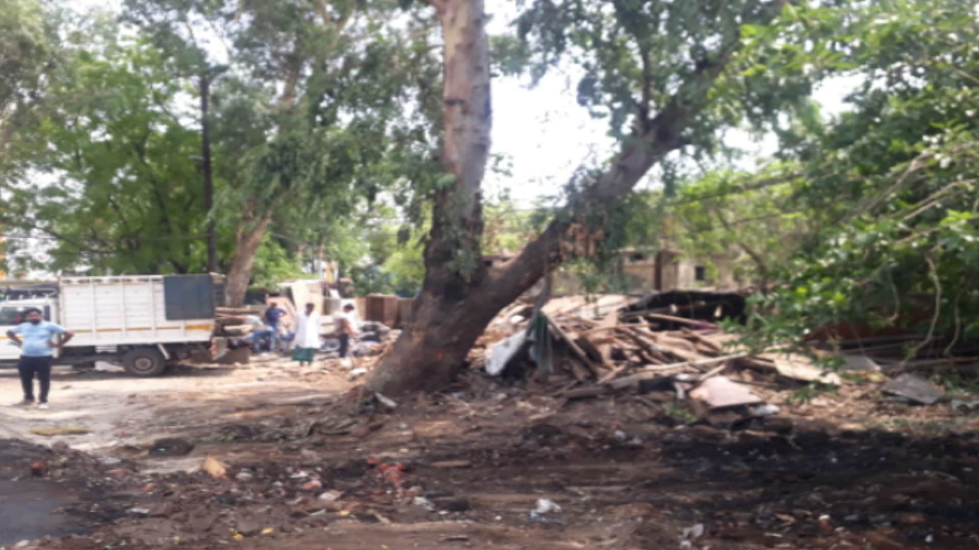 UP News: Illegal colonies and shops have destroyed before the visit of cm yogi