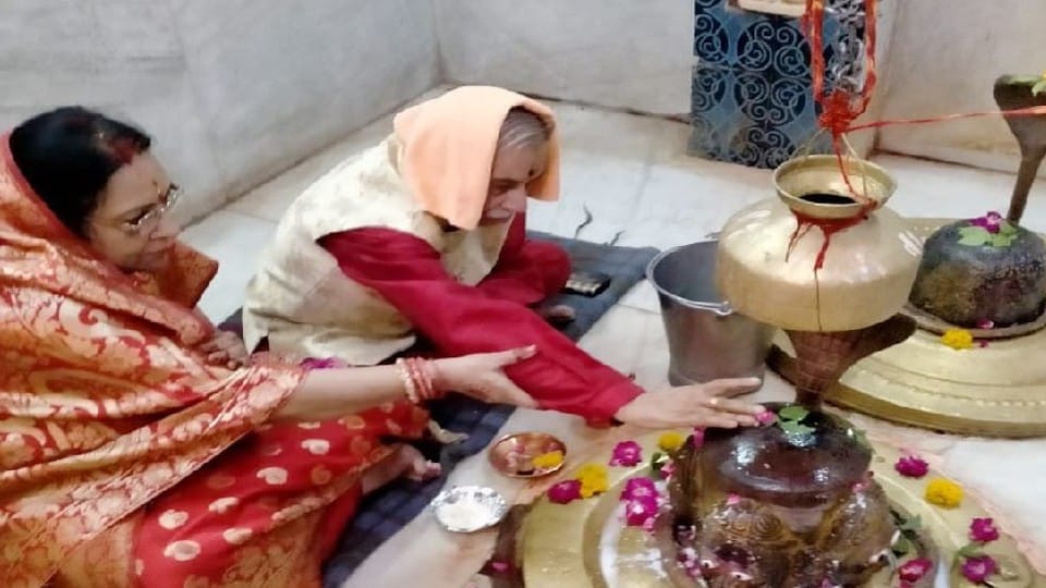 agra 80-year-old former deputy commissioner got married 70-year-old former principal of mumbai
