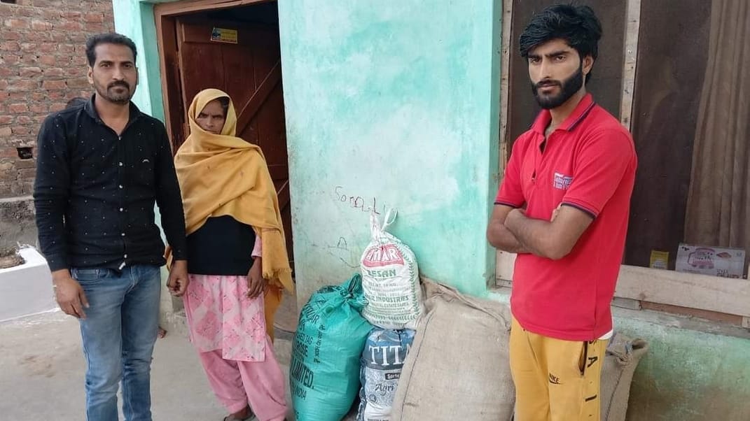 special story on kathua Social worker plumber Mir Chand built toilets for women shed for passengers roof for needy