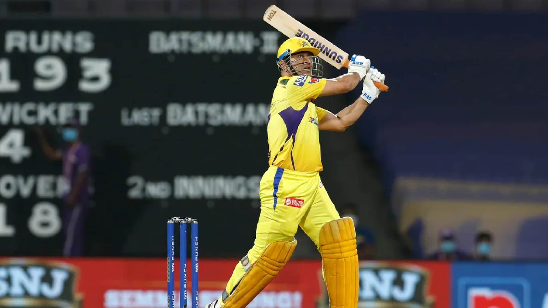 MS Dhoni Injury Mahendra Singh Dhoni knee pain due to calcium deficiency  getting treatment in Ranchi