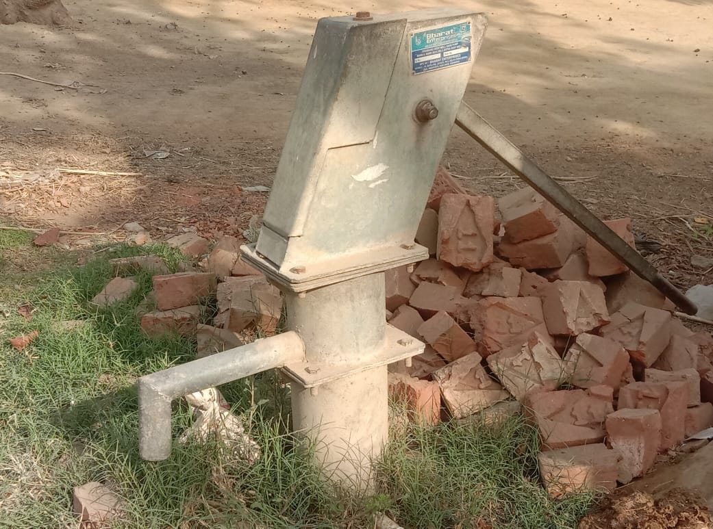 In the scorching heat, 1859 hand pumps of Chail rioted